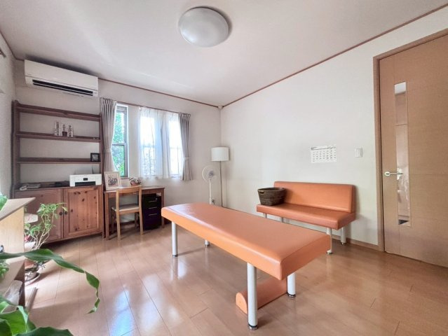 中古戸建　野田市桜の里３丁目の居間・リビング|家族団らんの時間も増えそうなくつろぎのＬＤＫ☆					
