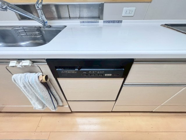 中古戸建　野田市桜の里３丁目の設備|食器洗乾燥機が付いていますので家事の時間も節約できます。忙しいママには便利ですよね。							
