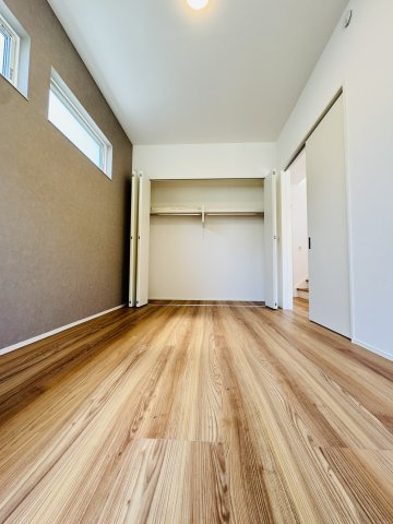 Sea, Sky, and Style ― 海と空を纏うナチュラルモダン ―の洋室