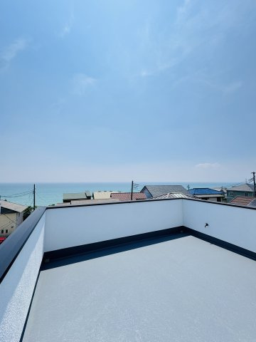 Sea, Sky, and Style ― 海と空を纏うナチュラルモダン ―のバルコニー