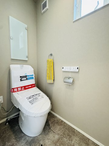 Sea, Sky, and Style ― 海と空を纏うナチュラルモダン ―のトイレ