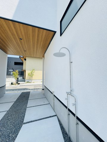 Sea, Sky, and Style ― 海と空を纏うナチュラルモダン ―のバルコニー