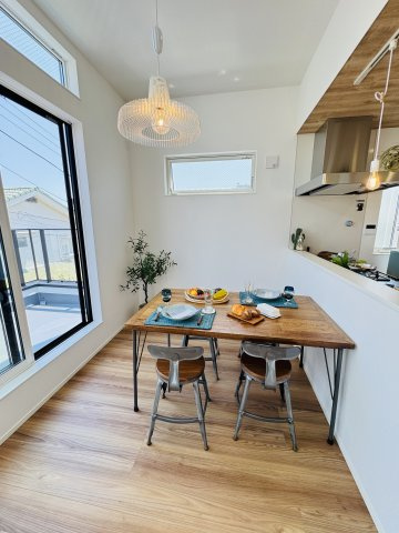 Sea, Sky, and Style ― 海と空を纏うナチュラルモダン ―のキッチン