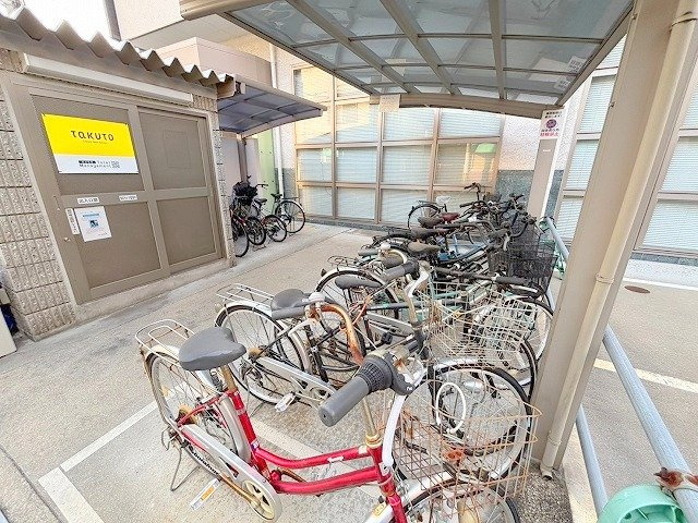 十三本町ウインズマンション2のエントランス