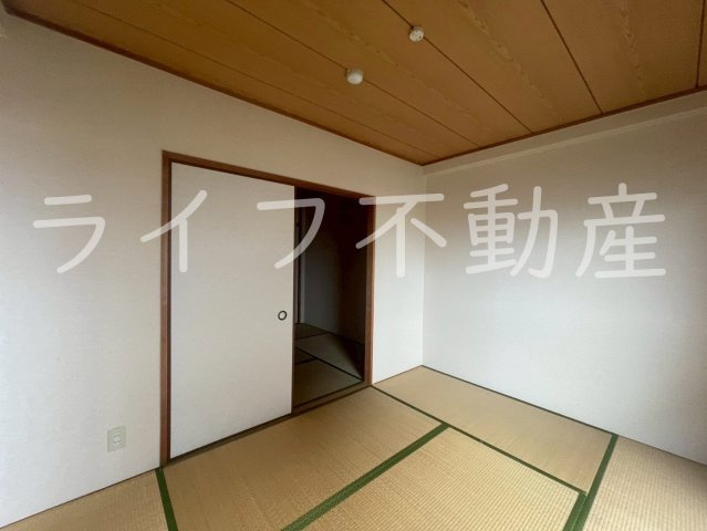 エステートサカイの居間・リビング|こちらのリビングで趣味の時間をお楽しみください