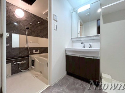 【洗面所】 | プレサンス名古屋ルクソリア | ゆったりとスペースのある洗面所