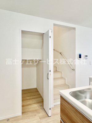 【収納】 | 田方郡函南町塚本  新築一戸建て A号棟 | キッチン横の収納です