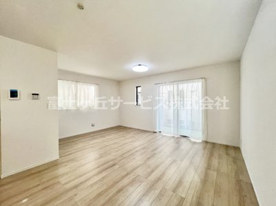 【居間・リビング】 | 田方郡函南町塚本  新築一戸建て A号棟 | ゆったり過ごせるリビングです