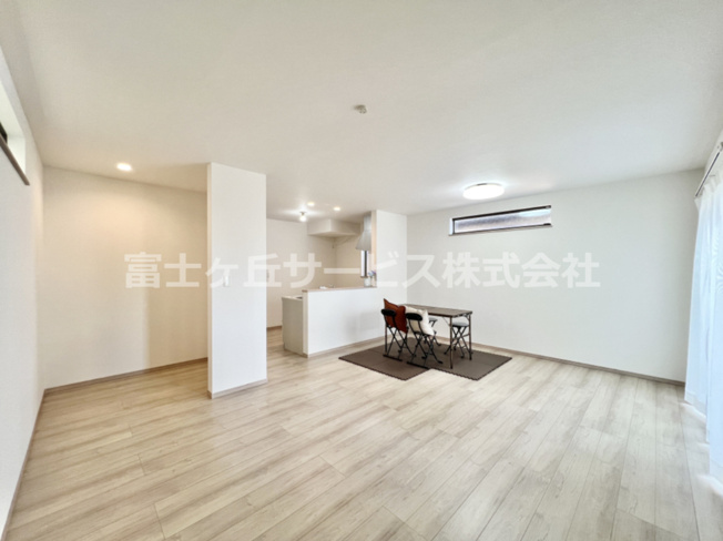 【居間・リビング】 | 田方郡函南町塚本  新築一戸建て B号棟 | 使いやすい居間です