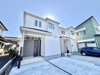 【外観】 | 田方郡函南町塚本  新築一戸建て B号棟 | 現在建築中の外観画像です。ご内覧は同じメーカーの完成物件へご案内いたしますので、いつでもご相談ください！外観パースです