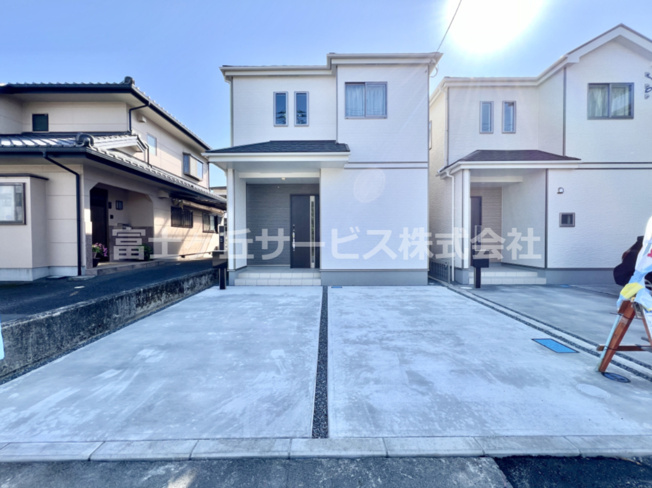 【駐車場】 | 田方郡函南町塚本  新築一戸建て B号棟 | 駐車場があるので、車を買う予定の方も安心です