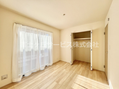 【洋室】 | 沼津市中沢田  新築一戸建て A号棟 | リビング横の5.25帖の洋室です