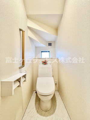 【トイレ】 | 沼津市中沢田  新築一戸建て A号棟 | 1Fのトイレです