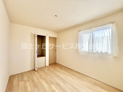 【洋室】 | 沼津市中沢田  新築一戸建て A号棟 | 6帖の洋室です