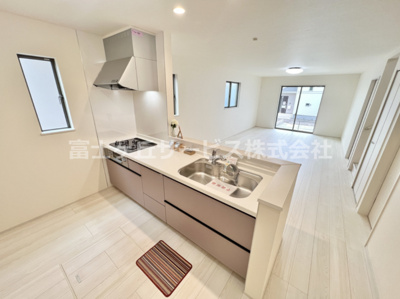 【キッチン】 | 沼津市中沢田  新築一戸建て B号棟 | キッチンでお料理をお楽しみください