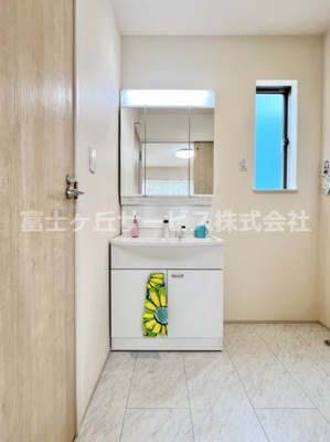 【独立洗面台】 | 沼津市中沢田  新築一戸建て E号棟 | 独立洗面台あり、毎朝おしゃれに忙しい女性の方におすすめです