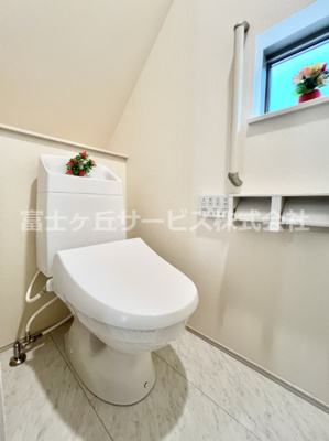 【トイレ】 | 沼津市中沢田  新築一戸建て E号棟 | 落ち着いた色調のトイレです