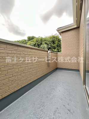 【バルコニー】 | 沼津市中沢田  新築一戸建て E号棟 | 開放的で明るい空間を演出してくれるバルコニーです