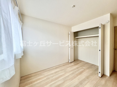 【洋室】 | 沼津市中沢田  新築一戸建て E号棟 | 5.25帖の洋室です