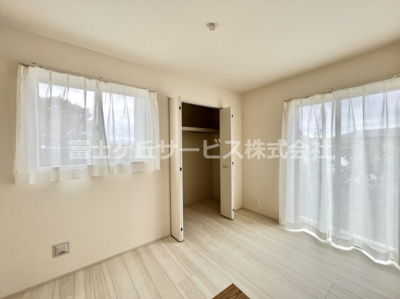 【洋室】 | 沼津市中沢田  新築一戸建て F号棟 | リビング横の5帖の洋室です