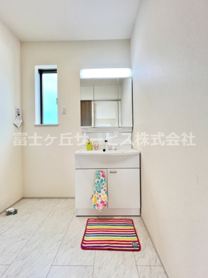 【独立洗面台】 | 沼津市中沢田  新築一戸建て F号棟 | 朝の支度にも助かる、独立の洗髪洗面化粧台