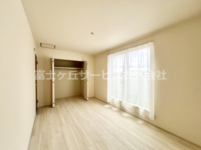 【寝室】 | 沼津市中沢田  新築一戸建て F号棟 | 7.5帖の寝室です