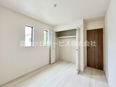 【洋室】 | 沼津市中沢田  新築一戸建て F号棟 | 5.25帖の洋室です