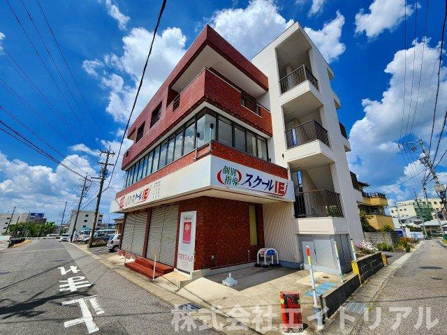 村上ビルの外観