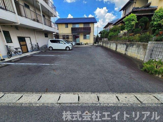 村上ビルの駐車場