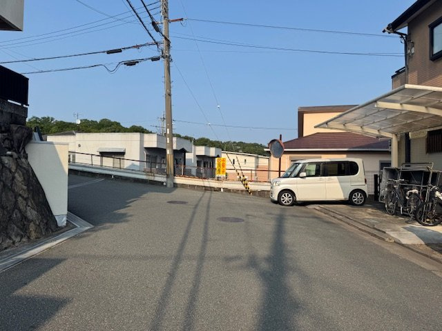 三田市三輪４丁目　中古戸建の前面道路含む現地写真