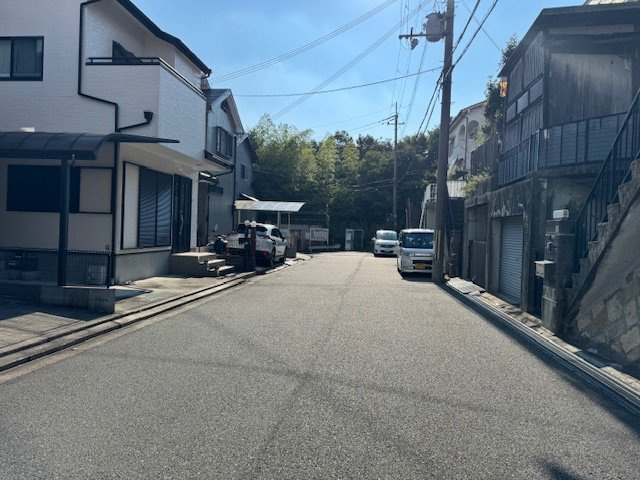 三田市三輪４丁目　中古戸建の前面道路含む現地写真