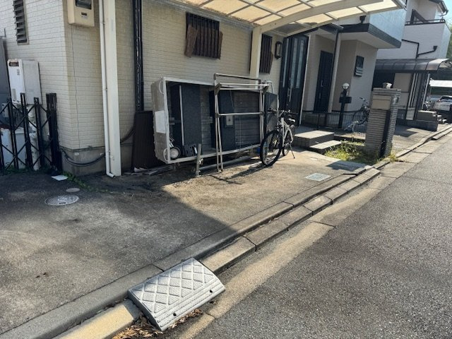 三田市三輪４丁目　中古戸建の駐車場