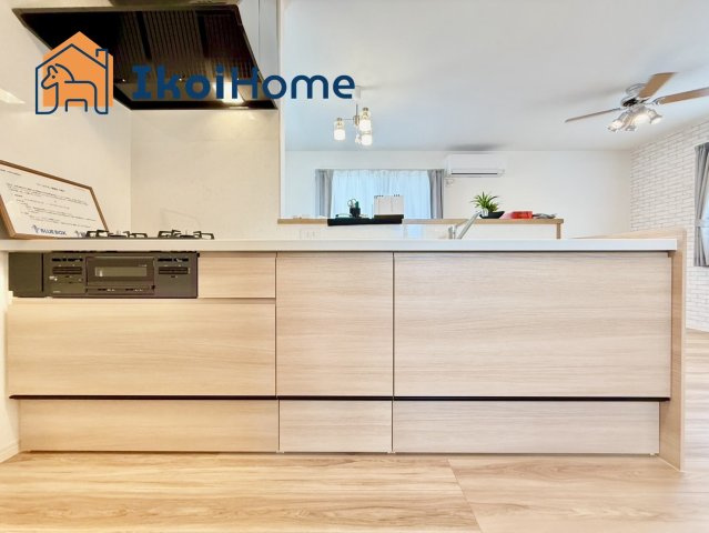 神戸市西区枝吉1丁目　新築戸建のキッチン|【ホームページに現地動画掲載中】●年中無休：当日予約可●人気の対面式のキッチンで明るい！