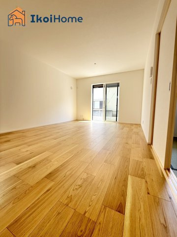 神戸市西区第4長畑町　新築戸建の居間・リビング|【ホームページに現地動画掲載中】●年中無休：当日予約可●広い開放感があり大型家具の設置可能