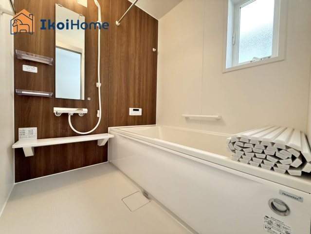 神戸市西区第4長畑町1号地　新築戸建の浴室|【ホームページに現地動画掲載中】●年中無休：当日予約可●小窓ございますので通気・換気良好です。