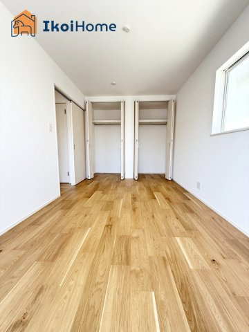 神戸市西区第4長畑町1号地　新築戸建の寝室|【ホームページに現地動画掲載中】●年中無休：当日予約可●洋室には大きな収納あり！