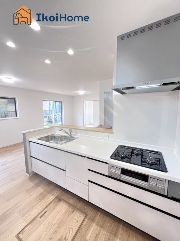 神戸市西区第15桜が丘東町4丁目　新築戸建のキッチン|【ホームページに現地動画掲載中】●年中無休：当日予約可●人気の対面式のキッチンで明るい！