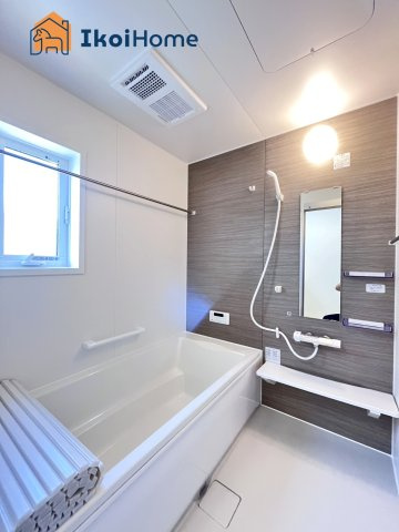 神戸市西区第15桜が丘東町4丁目　新築戸建の浴室|【ホームページに現地動画掲載中】●年中無休：当日予約可●小窓ございますので通気・換気良好です。