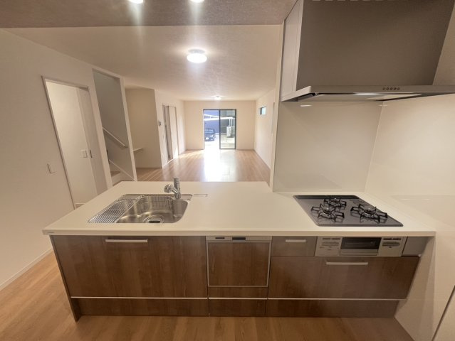 神戸市西区福吉台2期　新築のキッチン|【ホームページに現地動画掲載中】●年中無休：当日予約可●人気の対面式のキッチンで明るい！