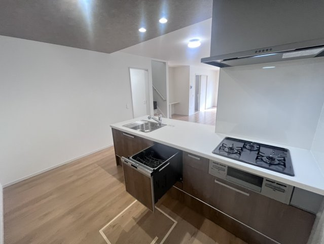 神戸市西区福吉台2期　新築のキッチン|【ホームページに現地動画掲載中】●年中無休：当日予約可●食洗機付きのキッチンになります。