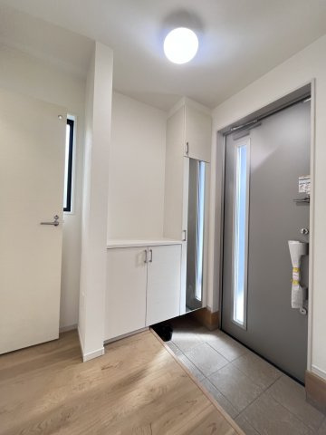 神戸市西区福吉台2期　新築の玄関|【ホームページに現地動画掲載中】●年中無休：当日予約可●大きな靴箱が付いています。