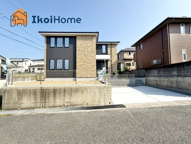 神戸市西区桜が丘東町　新築戸建の外観|【ホームページに現地動画掲載中】●年中無休：当日予約可●開放感のある角地で陽当たり良好です！