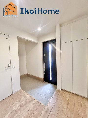 神戸市西区桜が丘東町　新築戸建の玄関|【ホームページに現地動画掲載中】●年中無休：当日予約可●玄関には土間収納がございます！