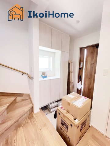 神戸市西区第26狩場台1丁目　1号地　新築戸建ての玄関|【ホームページに現地動画掲載中】●年中無休：当日予約可●玄関は定番のコの字型シューズボックスを完備！