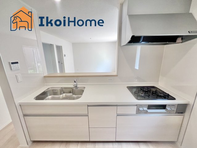 神戸市西区玉津町高津橋第5　2号棟　新築戸建のキッチン|【ホームページに現地動画掲載中】●年中無休：当日予約可●人気の対面式のキッチンで明るい！