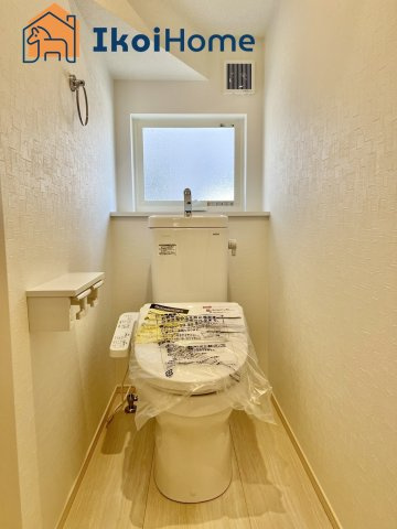 神戸市西区北別府5丁目　第10　2号棟　新築のトイレ|【ホームページに現地動画掲載中】●年中無休：当日予約可●ウォッシュレット付のお手洗い。節水タイプです