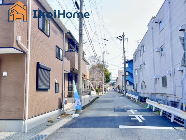 神戸市西区北別府5丁目　第10　2号棟　新築の前面道路含む現地写真|【ホームページに現地動画掲載中】●年中無休：当日予約可●角地です。南側幅員10.9ｍ、北側幅員4ｍ！