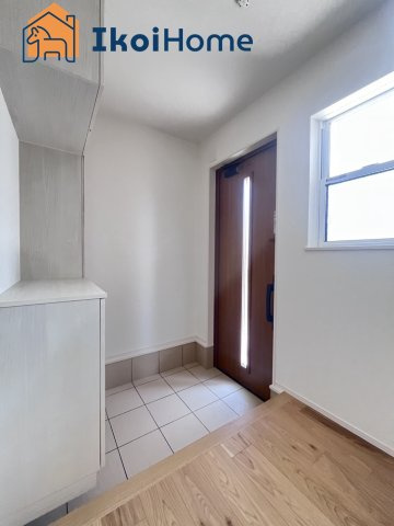 神戸市西区北別府5丁目　第10　2号棟　新築の玄関|【ホームページに現地動画掲載中】●年中無休：当日予約可●玄関ホールにも収納を完備！豊富に収納可能です