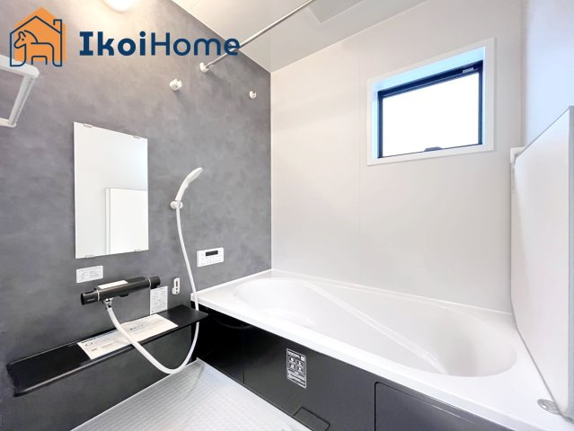 神戸市西区玉津町高津橋2期　新築戸建の浴室|【ホームページに現地動画掲載中】●年中無休：当日予約可●足を伸ばしてご入浴いただけるゆったり浴室♪