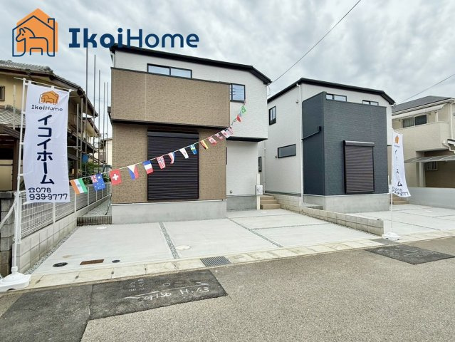 神戸市西区岩岡町岩岡１期2号棟　新築一戸建の駐車場|お車は２台駐車可能で、前面道路広々6ｍございますので、すれ違い通行も慌てず安心です。